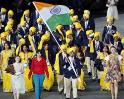 На открытии Олимпиады делегацию Индии возглавила посторонняя женщина