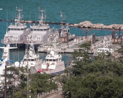Захваченные украинские корабли переместили из порта Керчи в неизвестном направлении