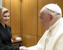 Елена Зеленская обменялась подарками с Папой Римским (фото)