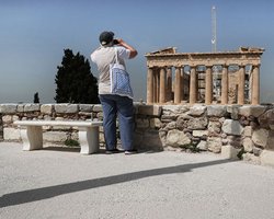 Греция разрешила въезд туристам из Украины