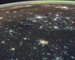 Російська атака на Київ потрапила на знімки МКС: зафіксовано роботу ППО по балістиці (відео)