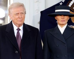 "Дональд Трамп и Клавдия Петровна на инаугурации": сети взорвались мемами на образ Мелании Трамп