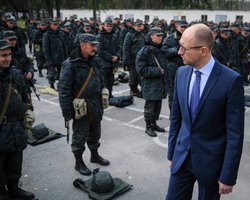 Яценюк предлагает Раде увеличить армию до 250 тыс. человек