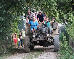 Джип по-сельски. В горном украинском селе собирают автомобили