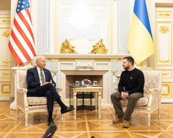 Запрошення до НАТО і зброя: чого домагатиметься Зеленський у США, — Bloomberg