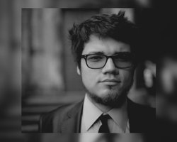 Спасать культуру из-за границы: из Украины сбежал известный режиссер и написал книгу "FAQ Ukraine"