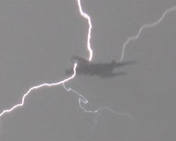 В Венесуэле молния попала в пассажирский самолет