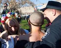 Милиция задержала четырех активисток Femen