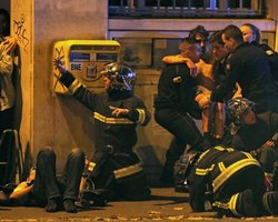 Бегство посетителей из концертного зала Bataclan во время теракта