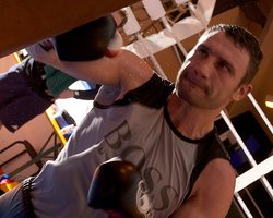 Виталий Кличко завершит карьеру через два-три боя, - тренер