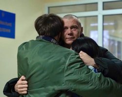 "Каждый день мечтал": пограничник встретился с семьей спустя почти 2 года плена (видео)