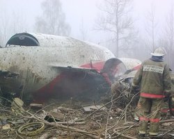РФ согласилась допустить польских экспертов к обломкам самолета Качиньского