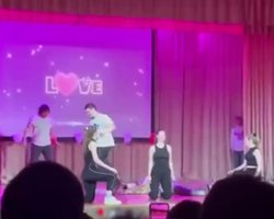 В школе Киева дети разыграли сценку с избиением военного: бойцы отреагировали (видео)