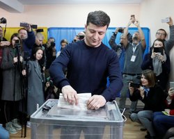 ЦИК считает голоса. К 3.00 ночи Зеленский опережает Порошенко