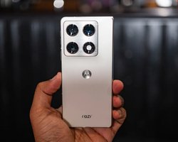 Дешевший флагман вже на підході: чим здивує складаний смартфон Motorola (відео)