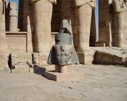 Археологи знайшли втрачену статую древнього правителя: артефакт виявили у дельті Нілу (фото)