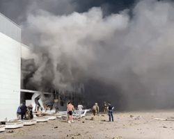 Обстрел ТЦ в Кременчуге: пропагандисты РФ уже заговорили про "инсценировку" (видео)