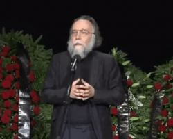 "Першим її словом було "Росія": Дугін виступив на похороні дочки в Москві (відео)