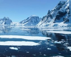 Повітряна куля, проколота у кількох місцях: Антарктида втрачає лід не так, як вважалося раніше