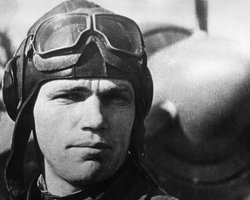 Янукович, Азаров и Литвин открыли памятник Кожедубу