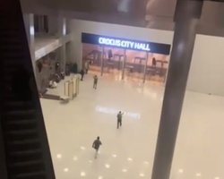 В концертном зале в Москве произошла стрельба: неизвестные из автоматов расстреляли зрителей (видео)