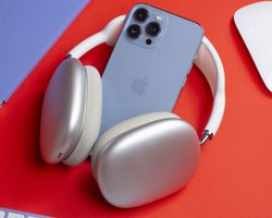 Найкращі техно-подарунки на День закоханих: модні смартфони, повербанки, навушники (фото)