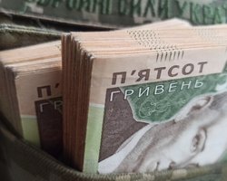 "Складно реалізувати": нардеп пояснив, чому військовим не підвищать зарплати на 10 тисяч (відео)