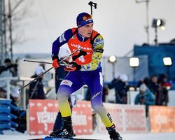 "Ни секунды не думал". Украинский биатлонист на Олимпиаде отдал свою лыжную палку сопернику