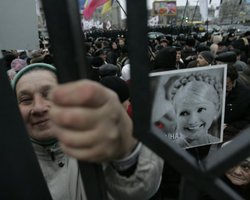 Сторонники Тимошенко пикетируют Высший специализированный суд Украины