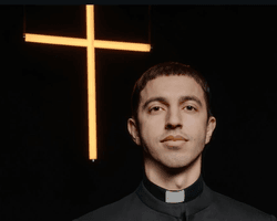 "Плюнули в лицо": известного певца обвинили в богохульстве (фото)