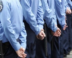 Милиция оцепила Майдан железным забором