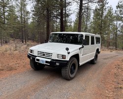 Японский Hummer: на аукцион выставили самый большой внедорожник Toyota (фото)