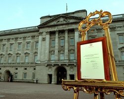 Кенсингтонский дворец нетрадиционно оповестил о рождении наследника британского престола