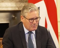 Кіру Стармеру загрожує відставка: до чого тут файли Епштейна