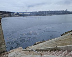 "Добавили обеспокоенности всему миру": из-за удара по ДнепроГЭС произошла утечка нефтепродуктов