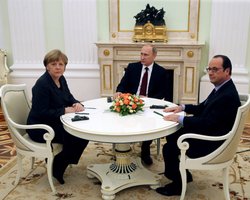 Меркель поставила Путину ультиматум по Украине, - WSJ