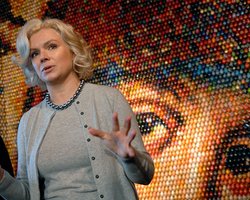 Картина украинской художницы стала самым дорогим лотом на аукционе Sotheby"s