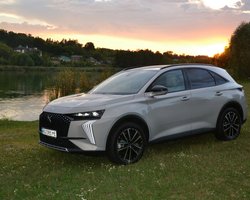 Шик, авангард и 300 сил: тест-драйв нового кроссовера DS7