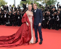 Ума Турман появилась на красной дорожке кинофестиваля в Каннах с сыном Левоном