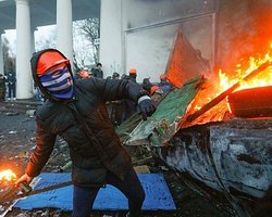 Евромайдан требует отставки Януковича к завтрашнему утру