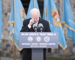 Джо Байден расплакался перед отъездом на инаугурацию (видео)