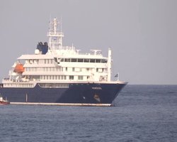 Роз'їхалися хто куди: 23 пасажири покинули лайнер, на борту якого виявили хантавірус