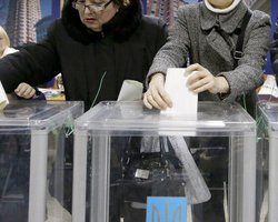 Свобода: В Луганской области в округе №104 свозят неопломбированные ящики с бюллетенями