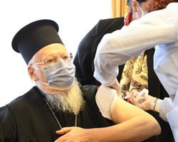 Вселенского патриарха Варфоломея вакцинировали от COVID-19 китайским препаратом от Sinovac