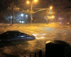 Уровень воды на улицах Нью-Йорка поднялся до исторически рекордной отметки