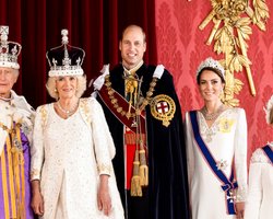 Драгоценное колье королевы и скрытые детали коронационного наряда Кейт Миддлтон