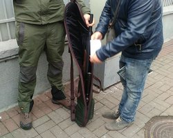 В Киеве задержали мужчину, который с оружием шел на акцию под Верховной Радой