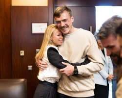 В Турции командирам с "Азовстали" устроили трогательную встречу с родными (фото, видео)