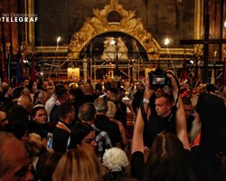 Дочь, внуки и сотни неравнодушных: как во Львове прощаются с Фарион (фото, видео)