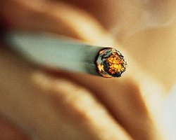 Депутаты предлагают курить только под специальными знаками